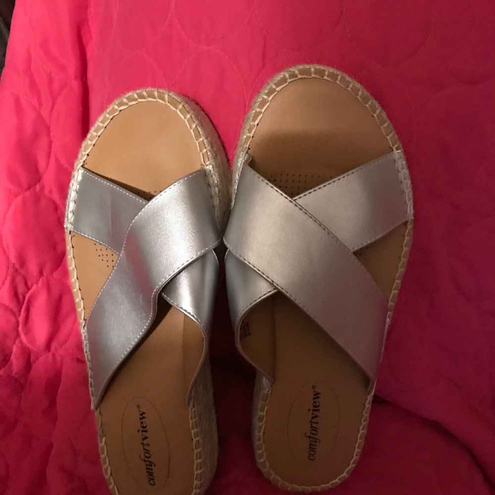 Like new Comfortview Silver Slide Sandals